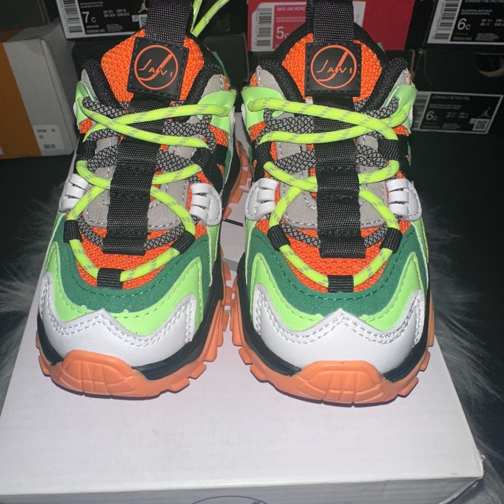 Javi toddler Sneakers size 6c